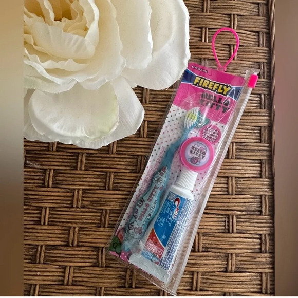 Hello Kitty Kids Soft Toothbrush Oral NWT
Care Travel Kit - Picture 1 of 1